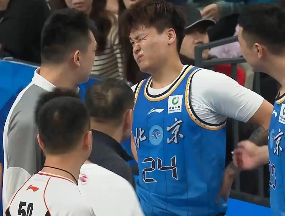 CBA三消息：赵睿伤病更新，徐杰回应百万票王，山西球迷又闯祸