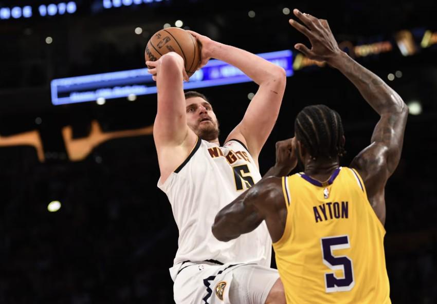 足球赛事-约基奇：里夫斯故意罚丢的回合很精彩，暂停激动原因我也忘了