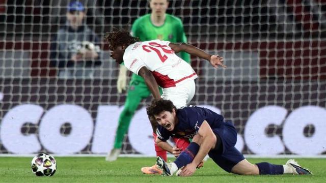 世界杯赛程-【欧冠】两回合多打一人，大巴黎总分5比4赢下内战